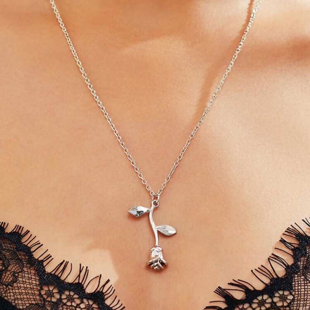 🎉 New Silver Plated Hanging Rose Necklace